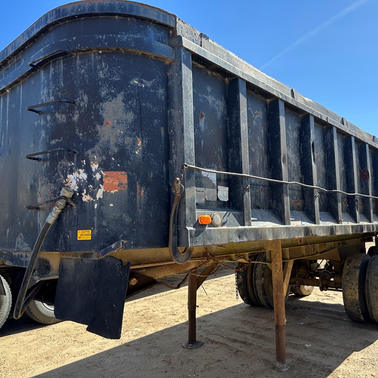 #33715 • 1966 UNKT R66 22' T/A Dump Trailer