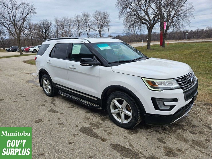2017-ford-explorer-xlt-image-4