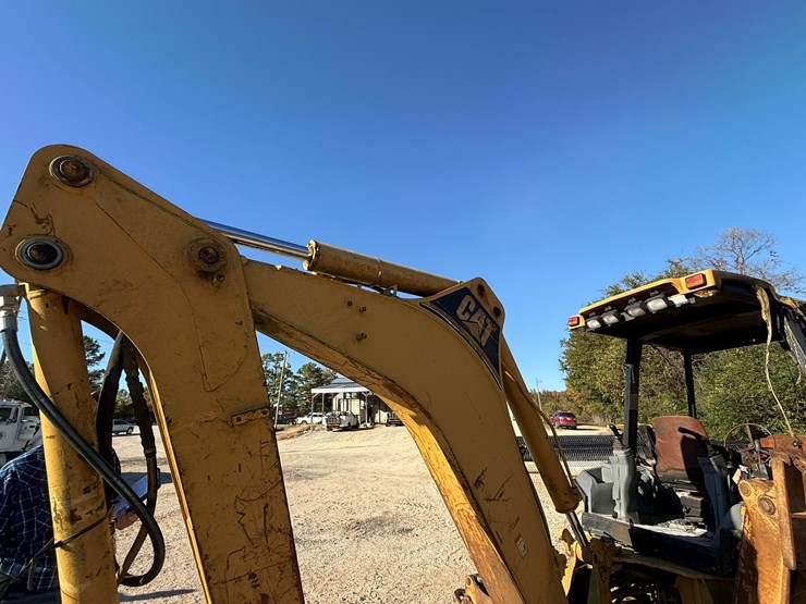 caterpillar-420d-image-20