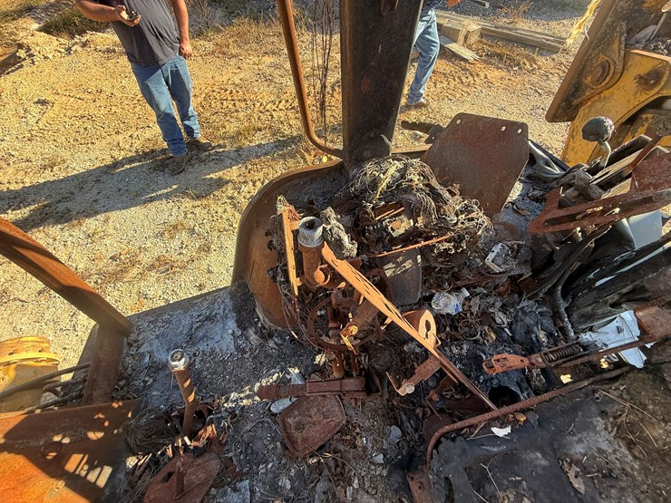 caterpillar-420d-image-93