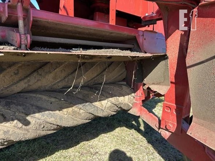 2014-new-holland-h7460-image-34