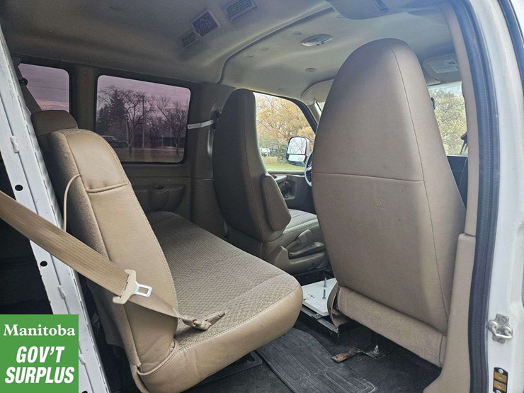 2011-chevrolet-express-1500-image-35