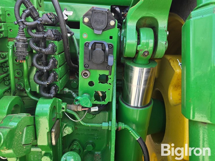 2011-john-deere-8360r-image-18