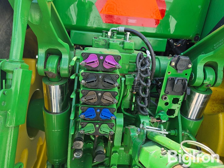 2011-john-deere-8360r-image-17