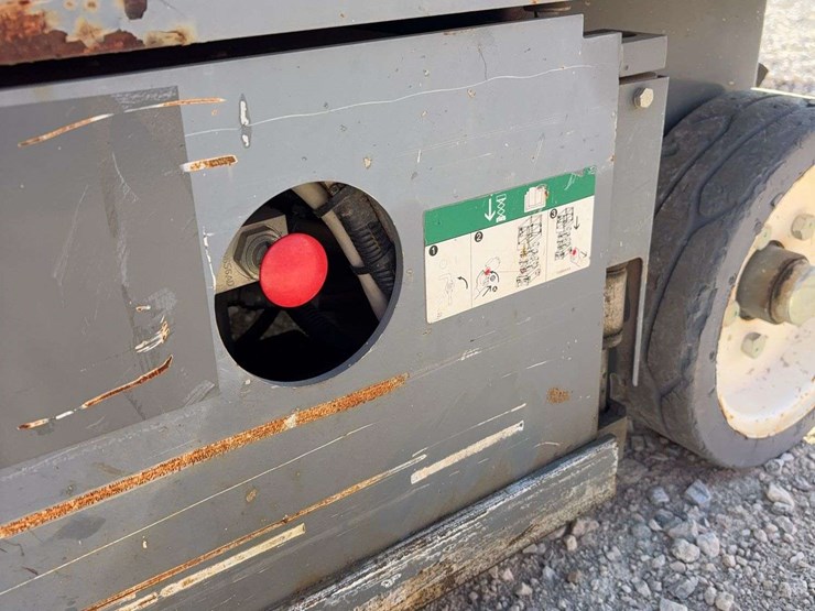 2015-skyjack-sj3215-electric-scissor-lift-105.9-hours,-everything-works-as-it-should,-21ft-working-height-image-8