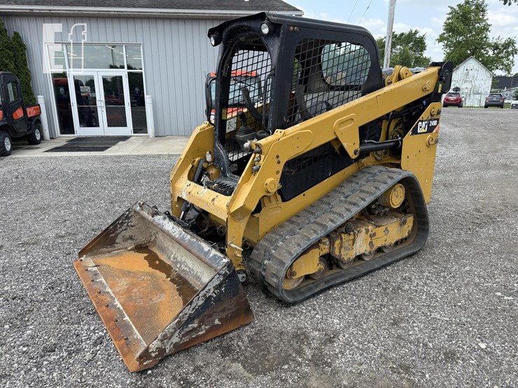 2019-caterpillar-249d-image-1