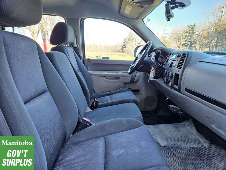 2012-chevrolet-silverado-2500hd-image-33