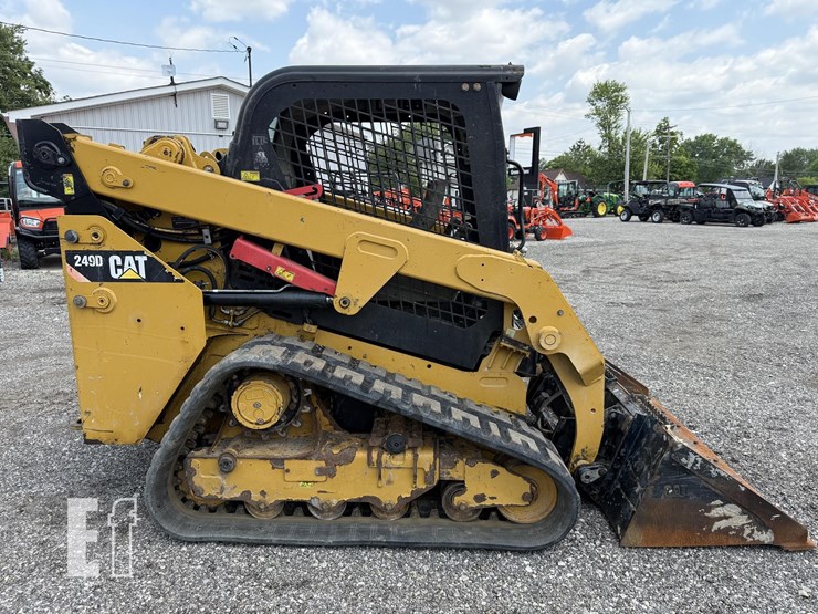 2019-caterpillar-249d-image-6