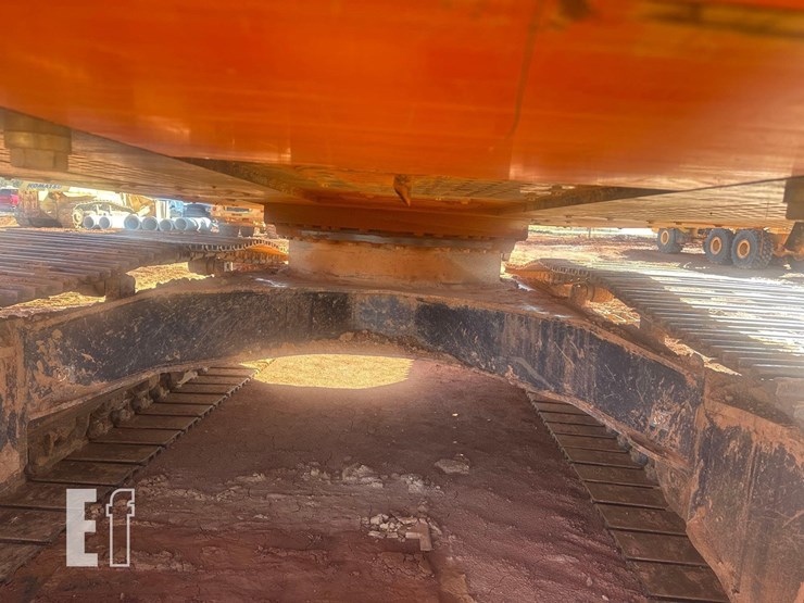 2016-hitachi-zx250-lc-image-13