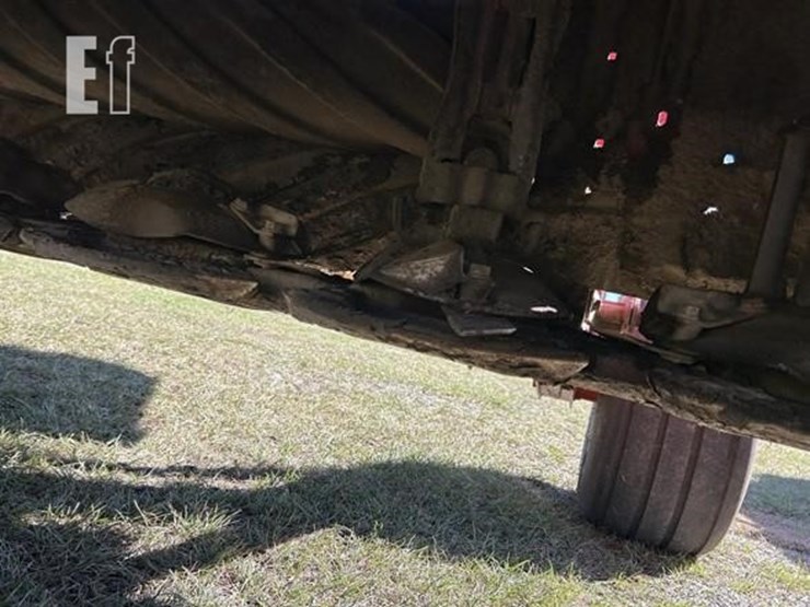 2014-new-holland-h7460-image-32