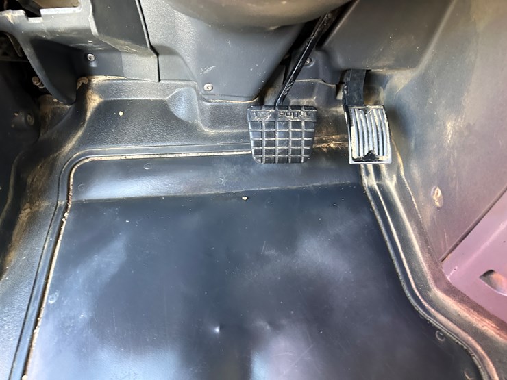 #33704-•-2011-mack-cxu-t/a-sleeper-truck-tractor-1m1aw09y8bm013165-image-74