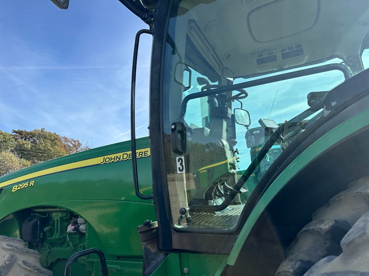 2010-john-deere-8295r-image-25