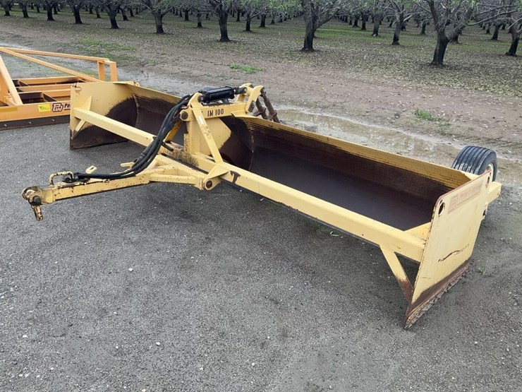 porters-14'-pull-box-scraper-image-3