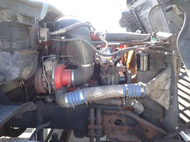 2010-freightliner-cascadia-t/a-hiway-tractor---day-image-31