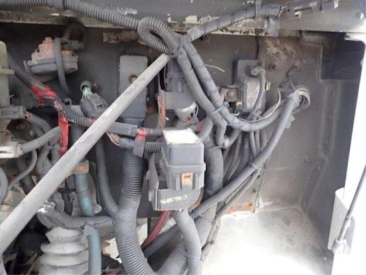 2015-freightliner-mt55-image-54