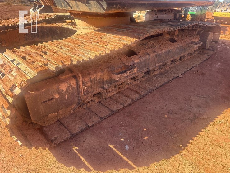 2016-hitachi-zx250-lc-image-11