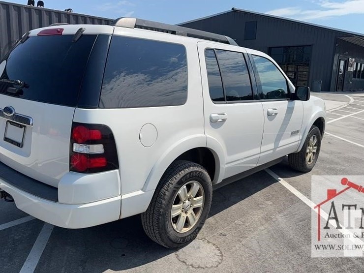 2008-ford-explorer-xlt-image-3