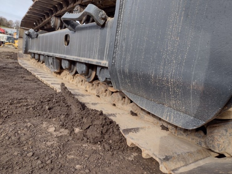 7-volvo-ec160c-image-36