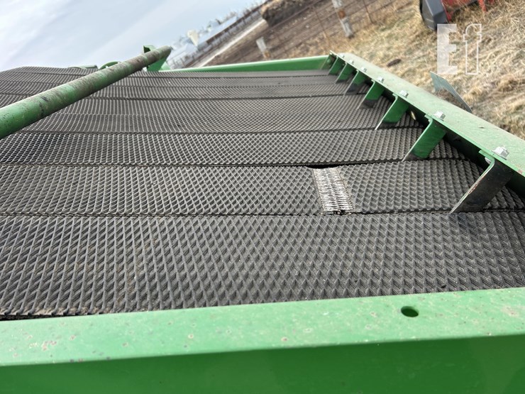 2018-john-deere-560m-image-39