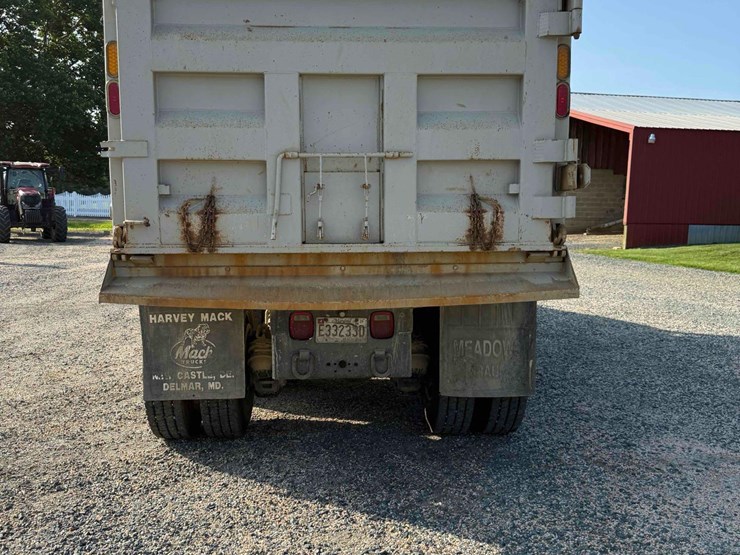 2005-mack-granite-ch713-tri-axle-dump-image-4