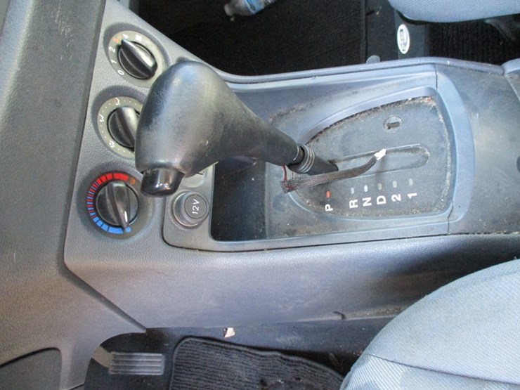 2010-ford-transit-connect-image-10