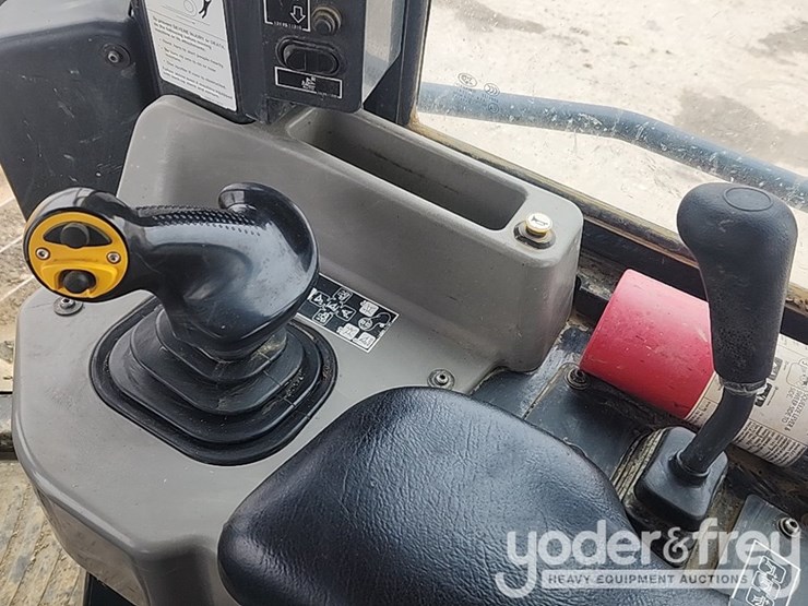 2017-komatsu-d61pxi-24-image-26