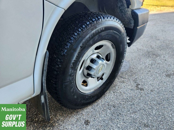 2012-chevrolet-express-2500-image-14