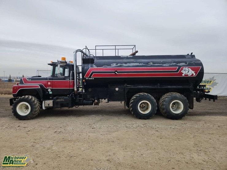 1976-mack-r600-image-21