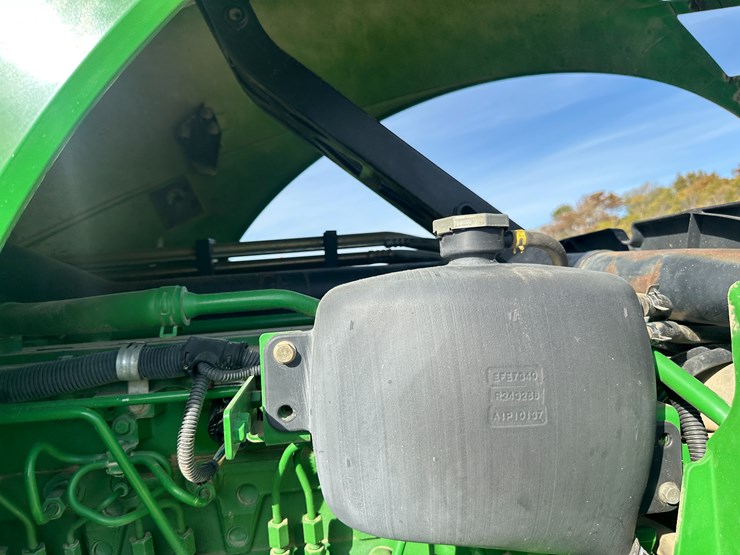 2010-john-deere-8295r-image-51