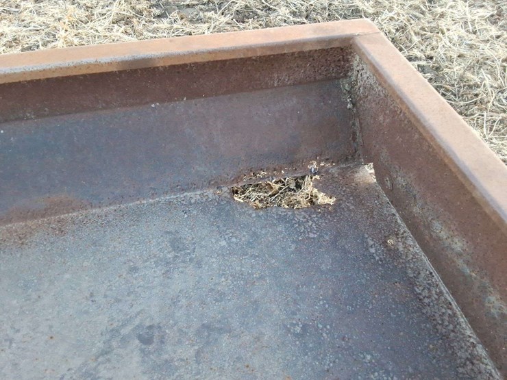 steel-feed-bunk-on-legs,-20ft,-38''-wide-image-2