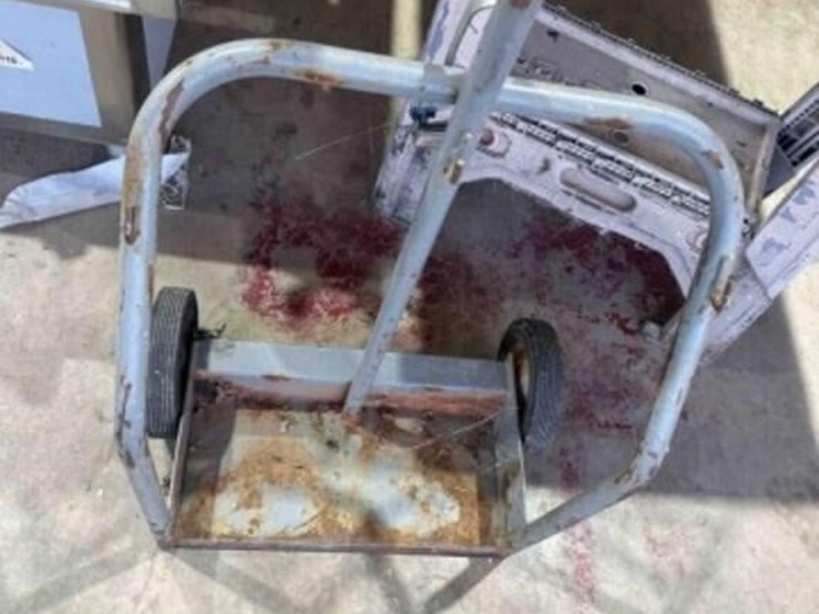 2-torches,-hose,-safety-caps,-gauges,-bottle-cart-image-5