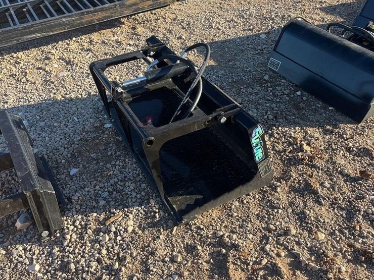 future-44in-hydraulic-skid-steer-plate-grabber-image-2