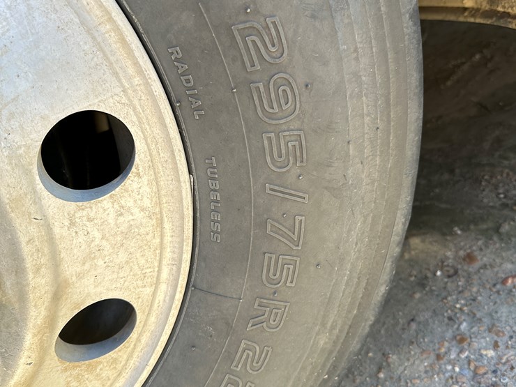 #33712-•-2011-mack-cxu-t/a-sleeper-truck-tractor-1m1aw09y5bm013138-image-8