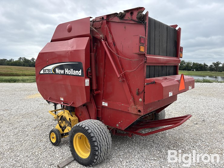 2005-new-holland-br780-image-7