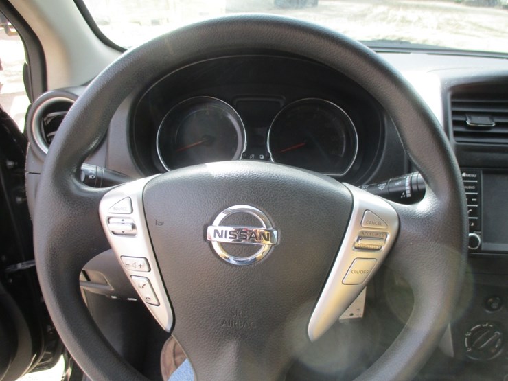 2019-nissan-versa-sv-sedan,-image-10