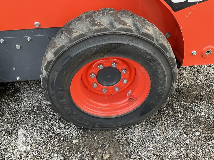 2021-kubota-ssv65-image-13