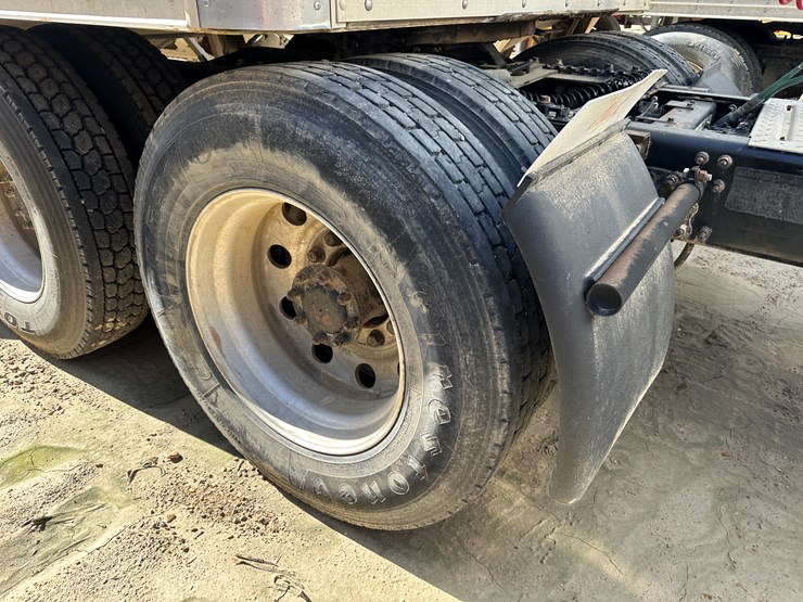 #33710-•-2011-mack-cxu-t/a-sleeper-truck-tractor-1m1aw09y3bm013638-image-10