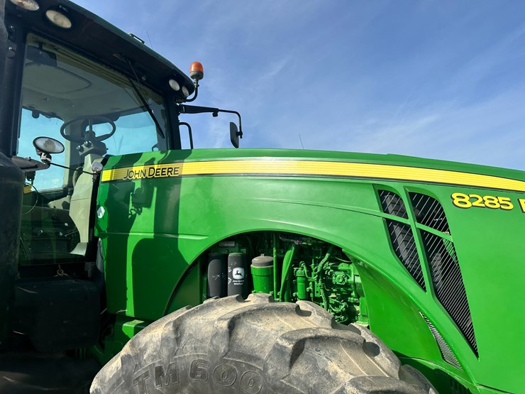 2013-john-deere-8285r-image-31