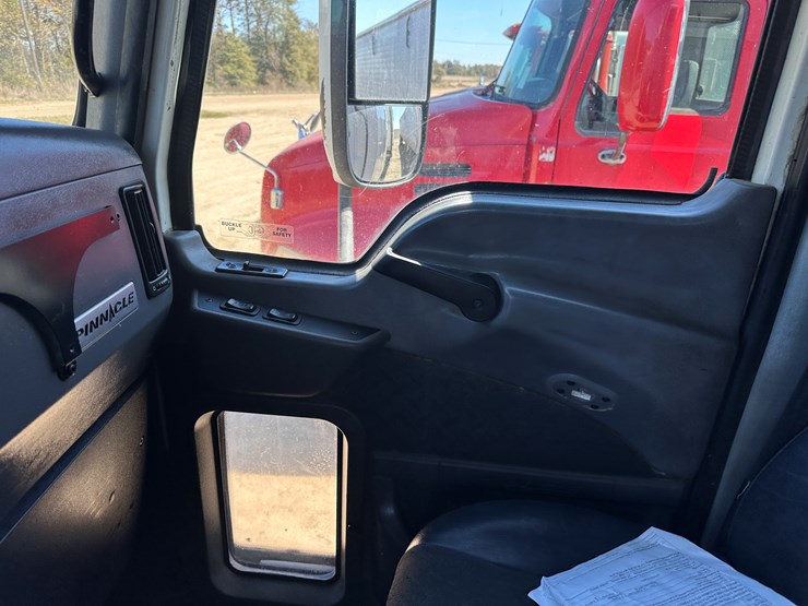 #33710-•-2011-mack-cxu-t/a-sleeper-truck-tractor-1m1aw09y3bm013638-image-74