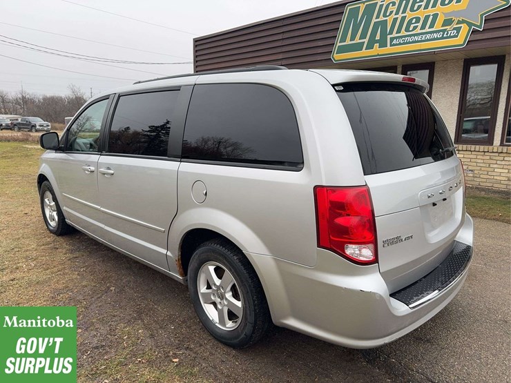 2012-dodge-grand-caravan-sxt-image-8