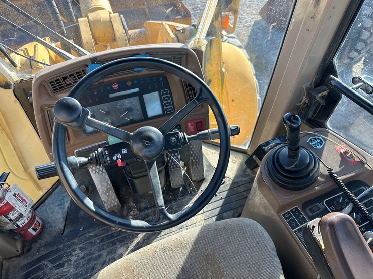 1999-deere-744h-image-18