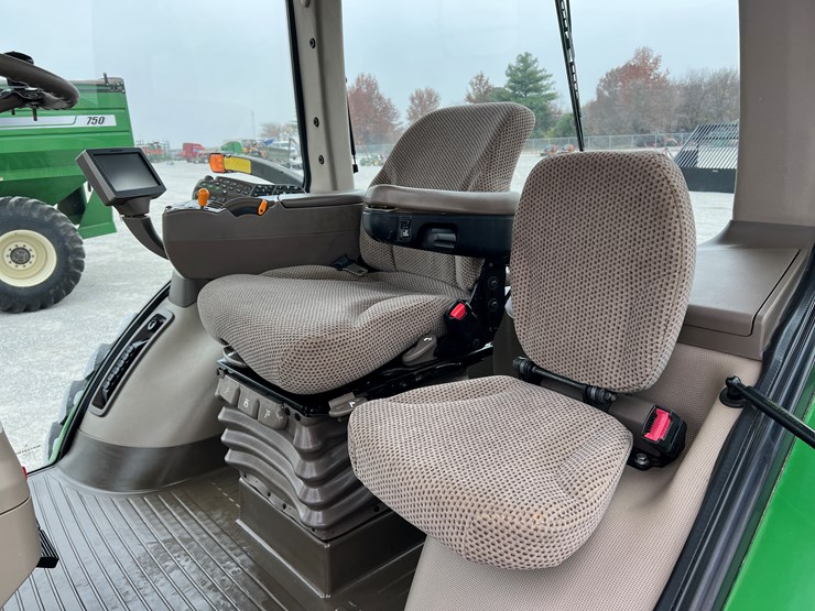 john-deere-8285r-image-8