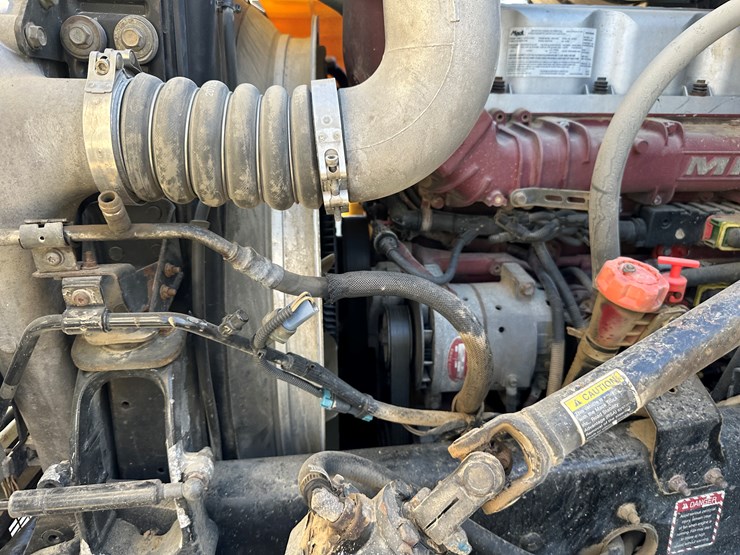 #33710-•-2011-mack-cxu-t/a-sleeper-truck-tractor-1m1aw09y3bm013638-image-60