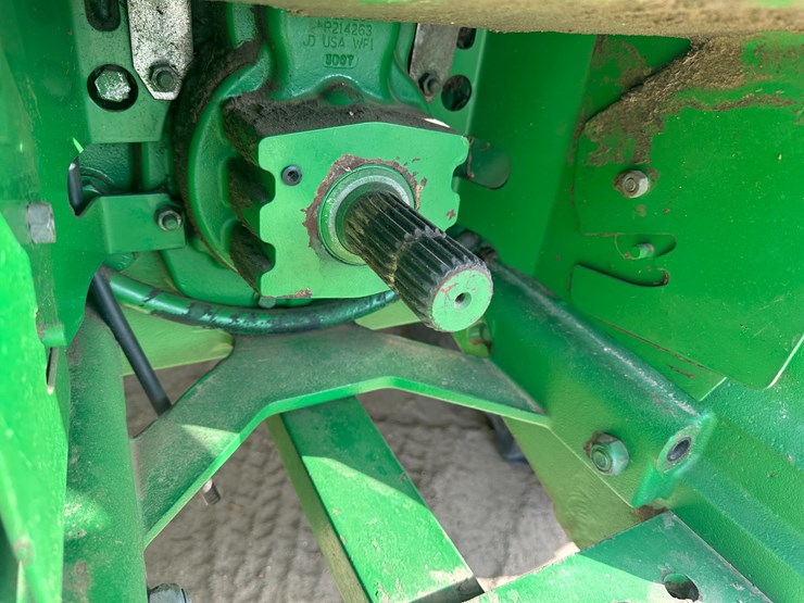 2013-john-deere-8285r-image-19