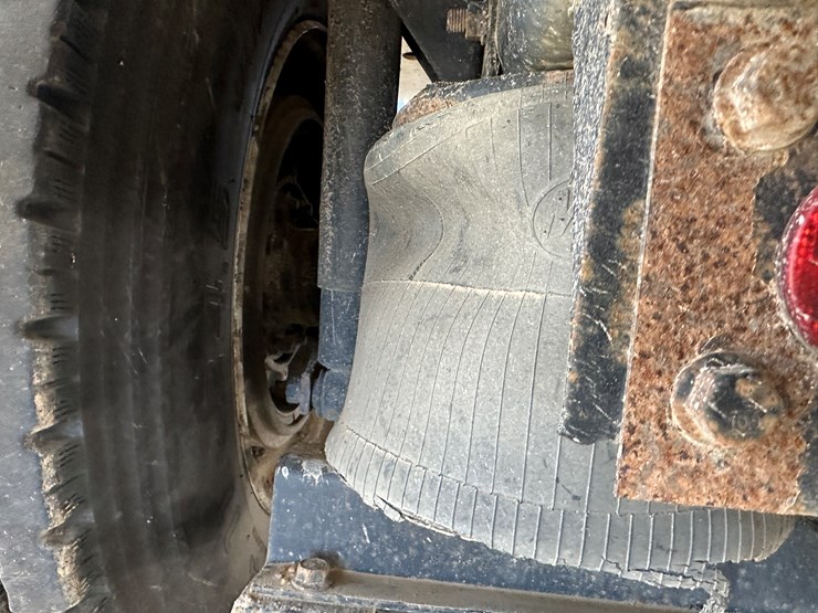 #33710-•-2011-mack-cxu-t/a-sleeper-truck-tractor-1m1aw09y3bm013638-image-16