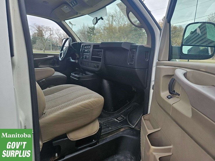 2011-chevrolet-express-1500-image-33