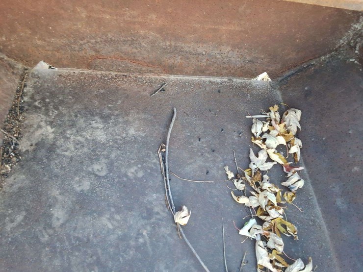 steel-feed-bunk-on-legs,-20ft,-38''-wide-image-5