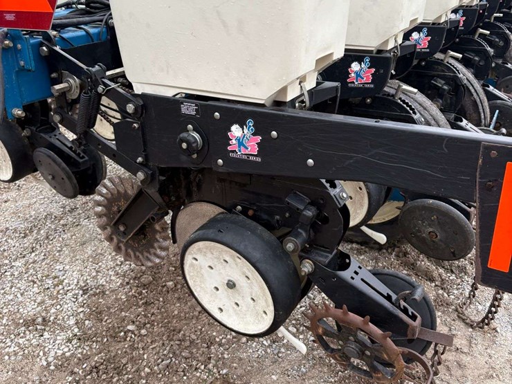 2005-kinze-3500-image-17