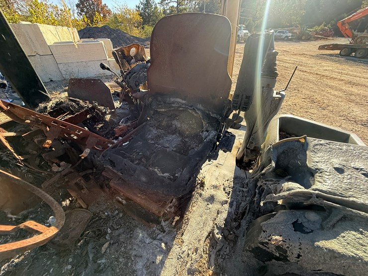 caterpillar-420d-image-86