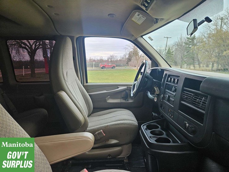 2011-chevrolet-express-1500-image-31